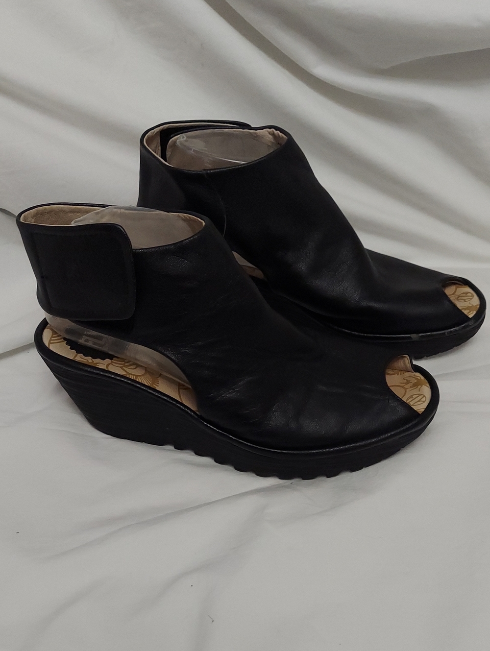 Fly London Yone black leather peep-toe wedge platform sandals Womens 40